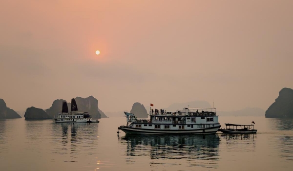Halong Bay 3 Days/ 2 Nights on Boat (Full Kayak)